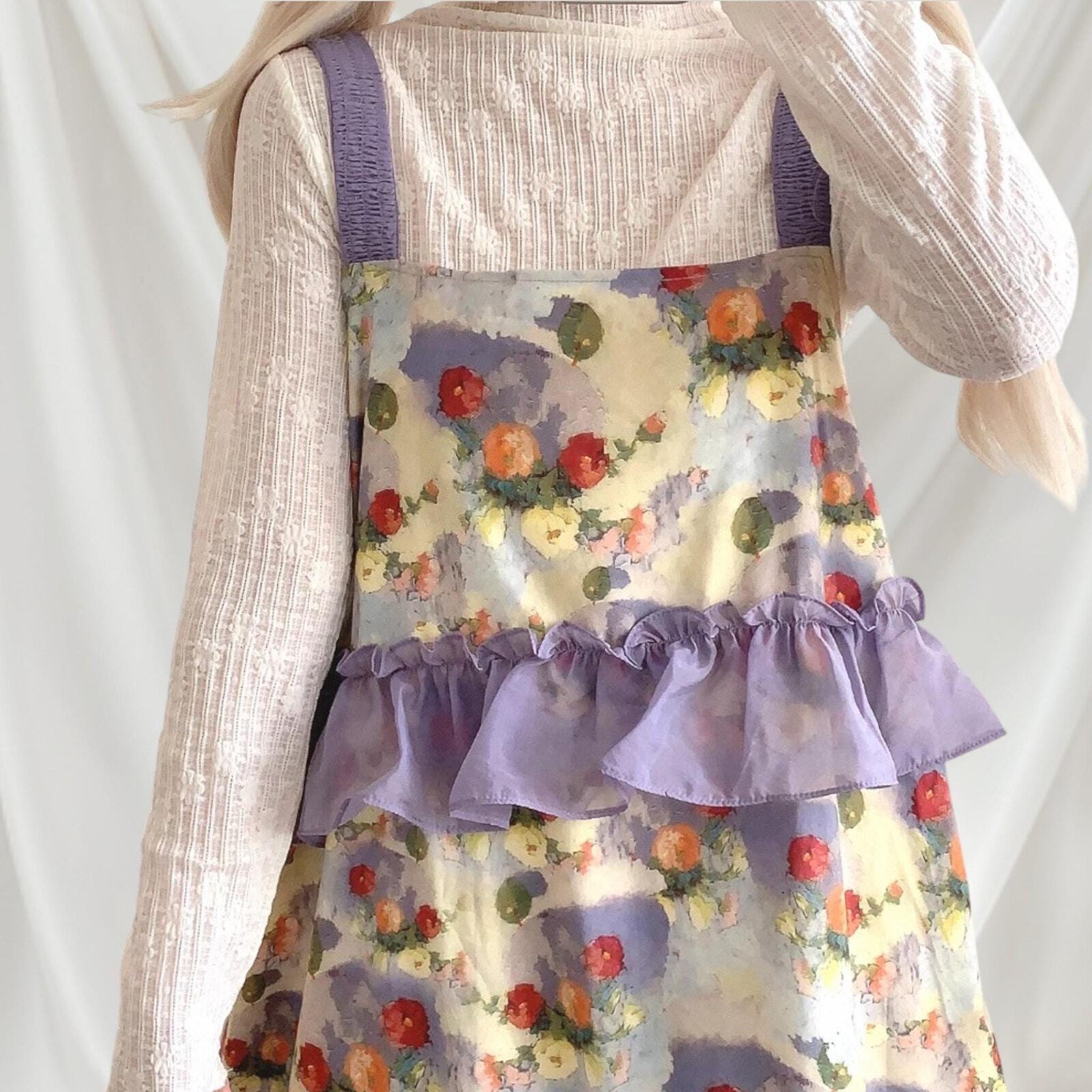 Vintage-inspired floral strap dress with ruffle accents Jfashion kawaii 4