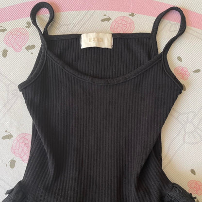Korean vintage black tiered dress with textured lace skirt2