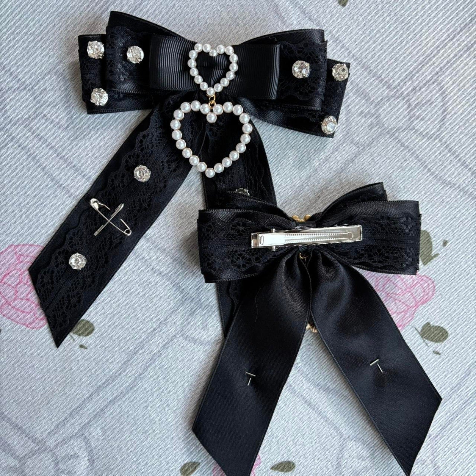 Pearl Heart Rhinestone Hair Bow Clips Set – Gothic Lolita / Elegant Kei bow1