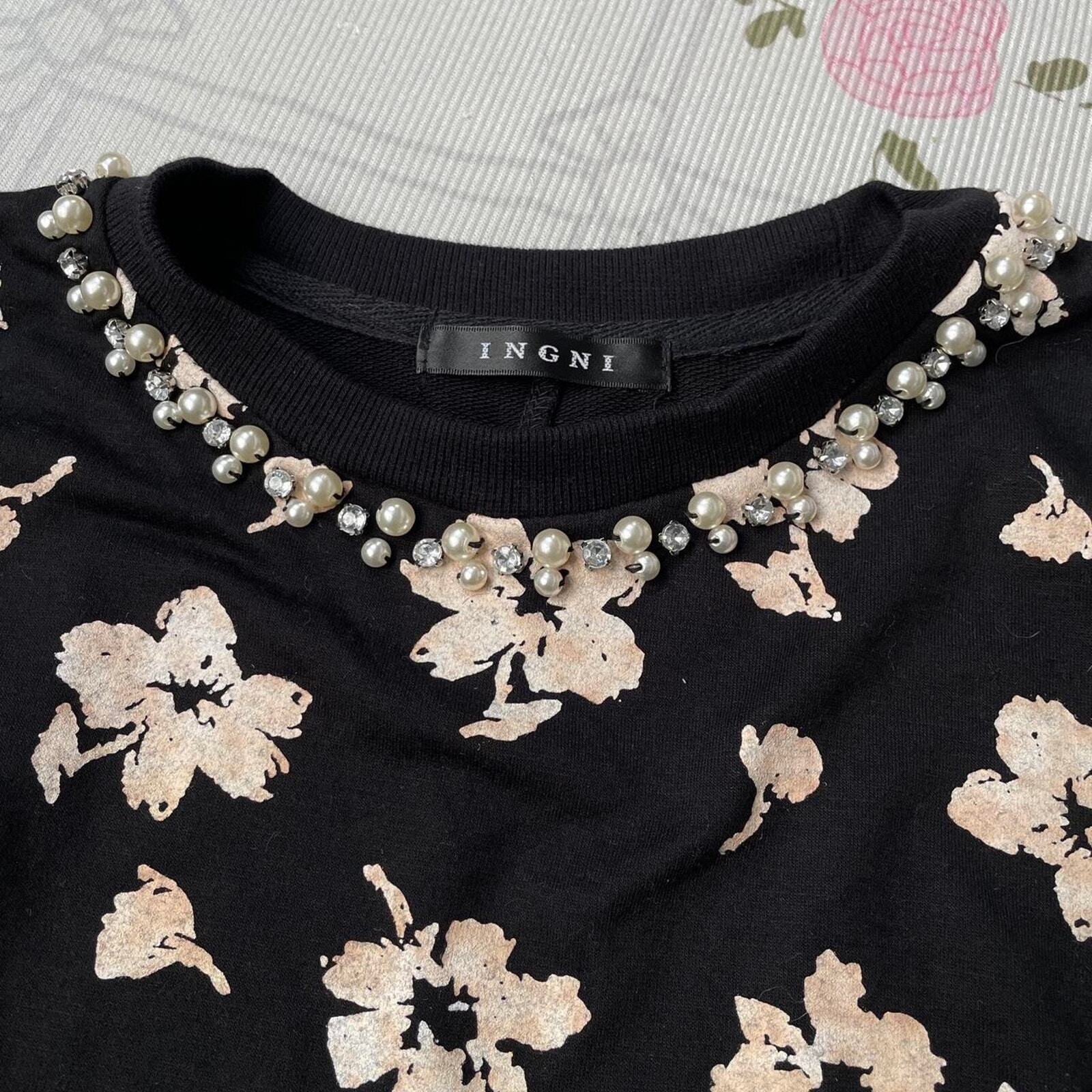 Japanese Brand INGNI floral top with sheer sleeves and pearl collar1