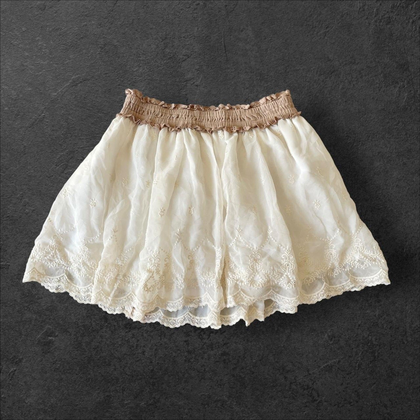 Liz Lisa tiered lace skirt – ivory × mocha waist1