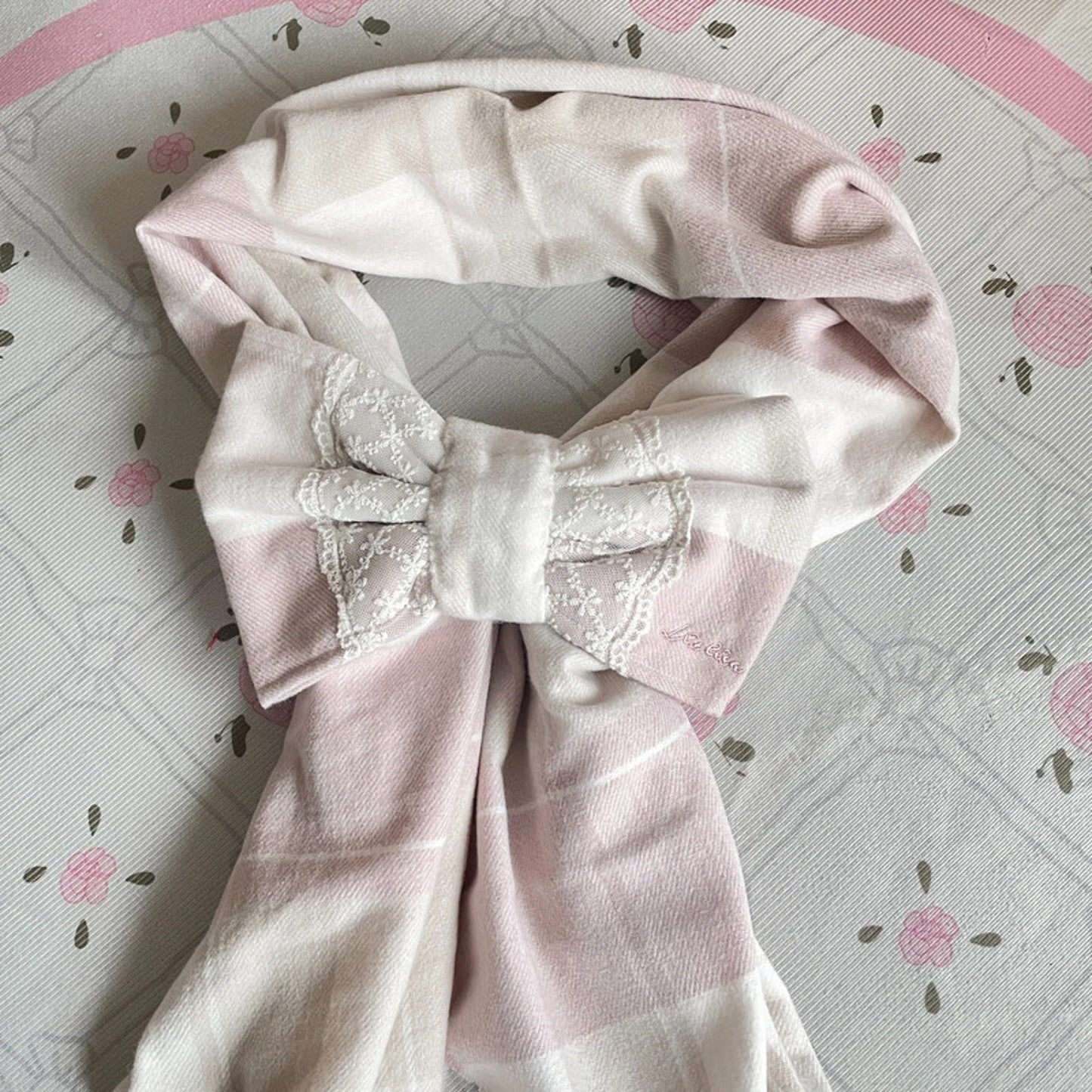 Liz Lisa Check Scarf with Detachable Bow – Himekaji / Sweet Lolita Style1