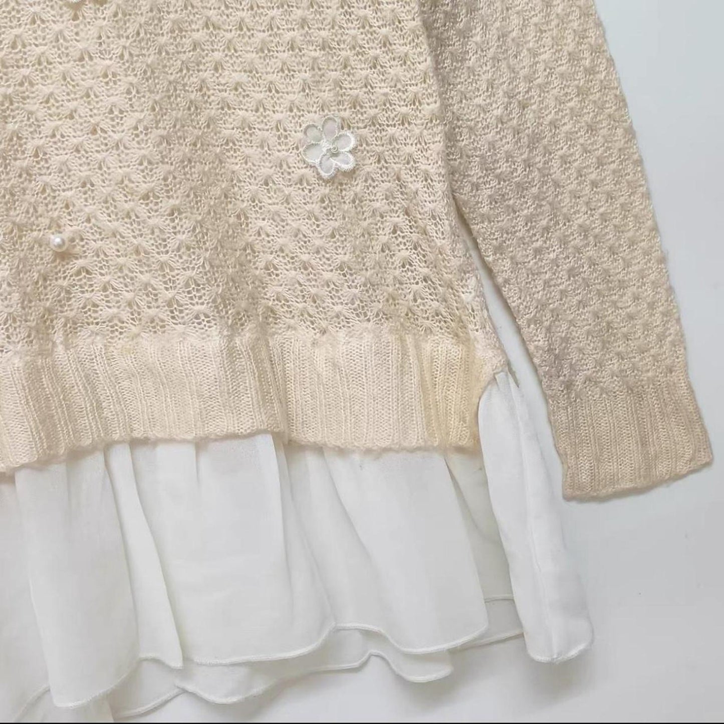 Cream and pink sweater Japanese Vintage, with floral details3