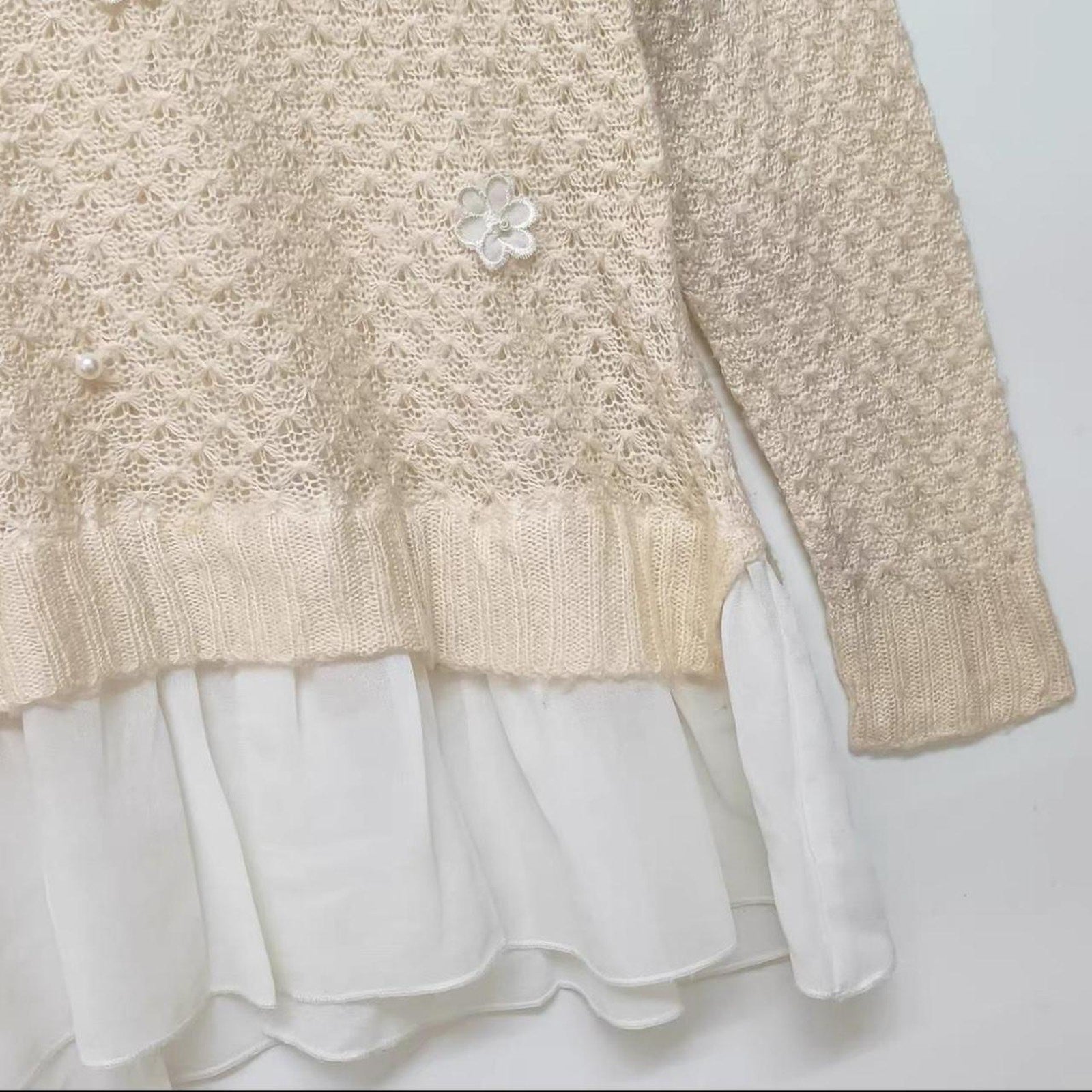Cream and pink sweater Japanese Vintage, with floral details3