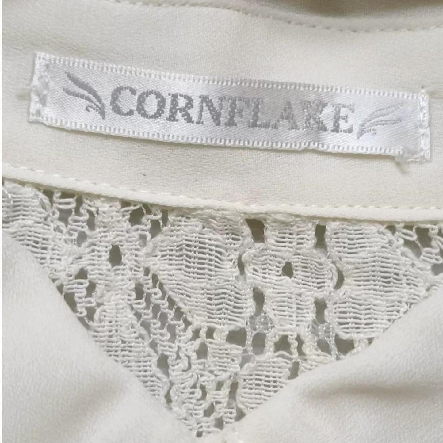 Japanese vintage blouse with lace panel and scallop detail3