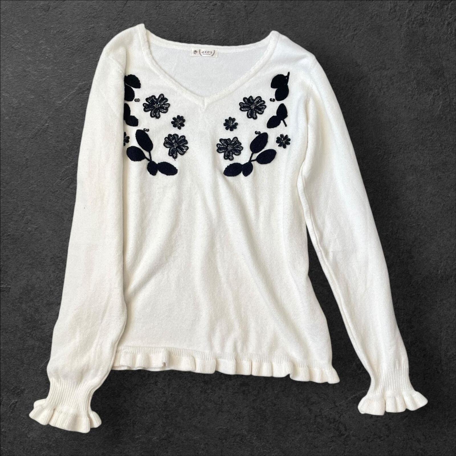 Axes Femme long-sleeve white sweater with floral embroidery and ruffled cuffs0