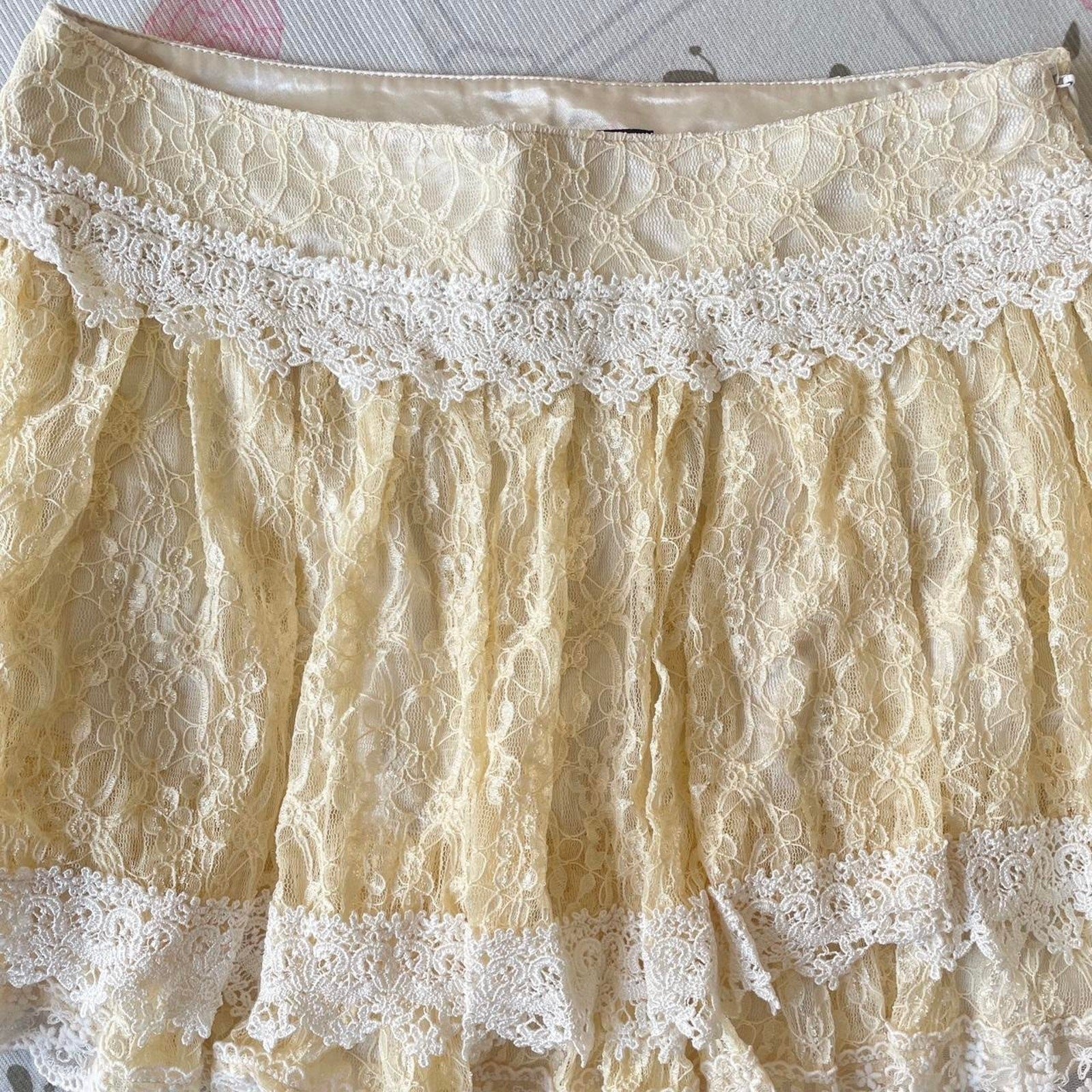 Japanese brand CECIL McBEE tiered lace mini skirt around 26-27 inches3