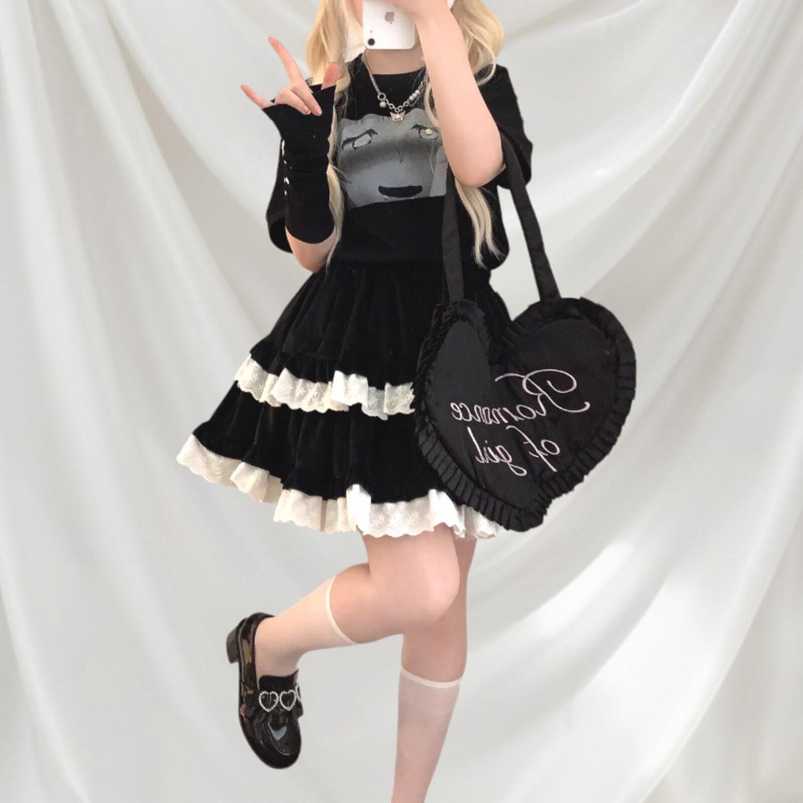 Japanese graphic t-shirt with artistic single sleeve Anime Tee Kawaii Jfashion2