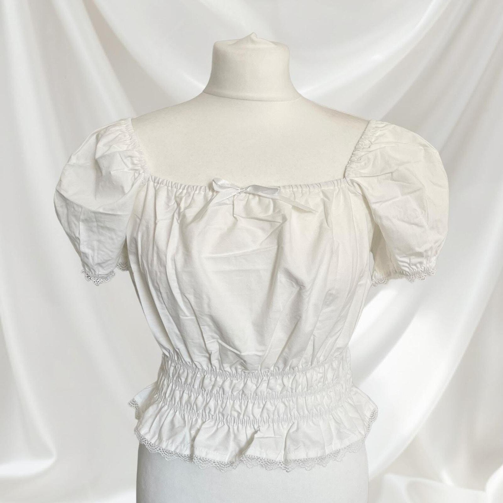 White blouse with puffy sleeves and lace detailing2