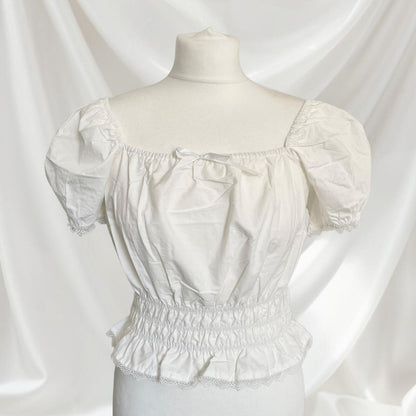 White blouse with puffy sleeves and lace detailing2