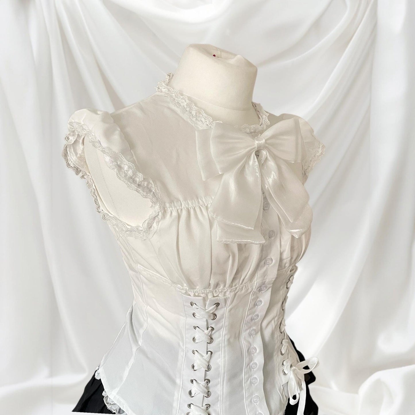White lace blouse with a detachable bow2