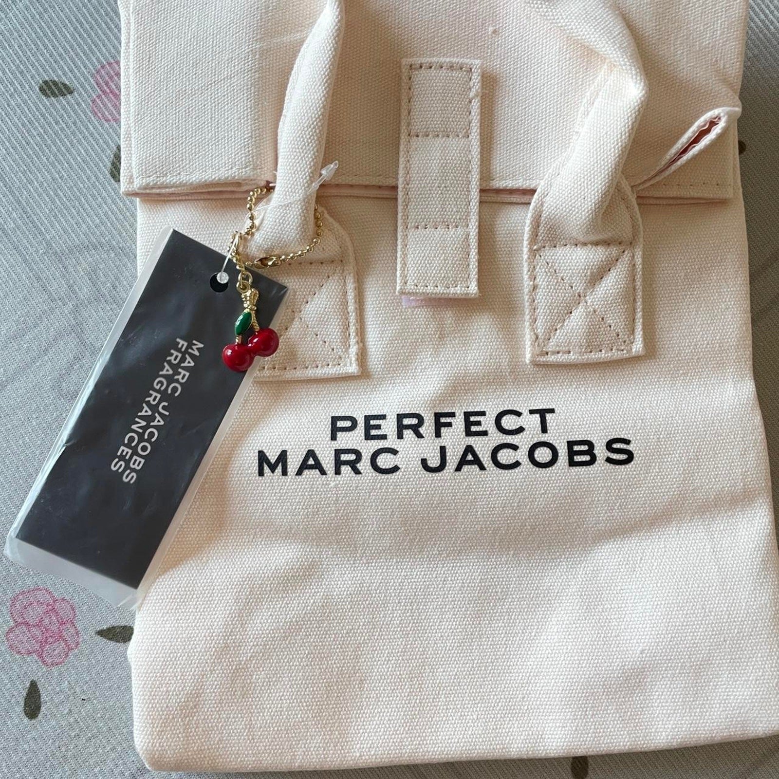 Marc Jacobs white canvas mini tote bag/lunch bag 2
