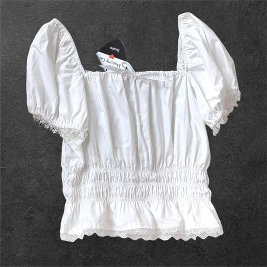 White blouse with puffy sleeves and lace detailing0