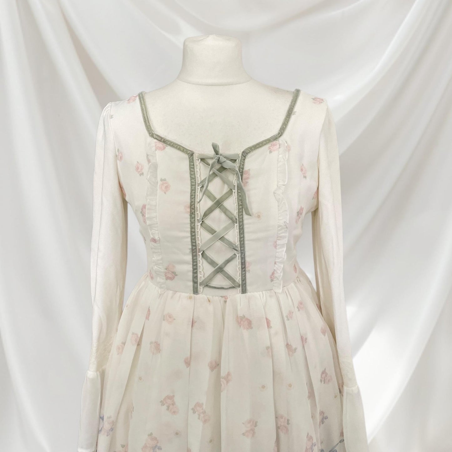 Liz Lisa floral lace-up dress - feminine and elegant3
