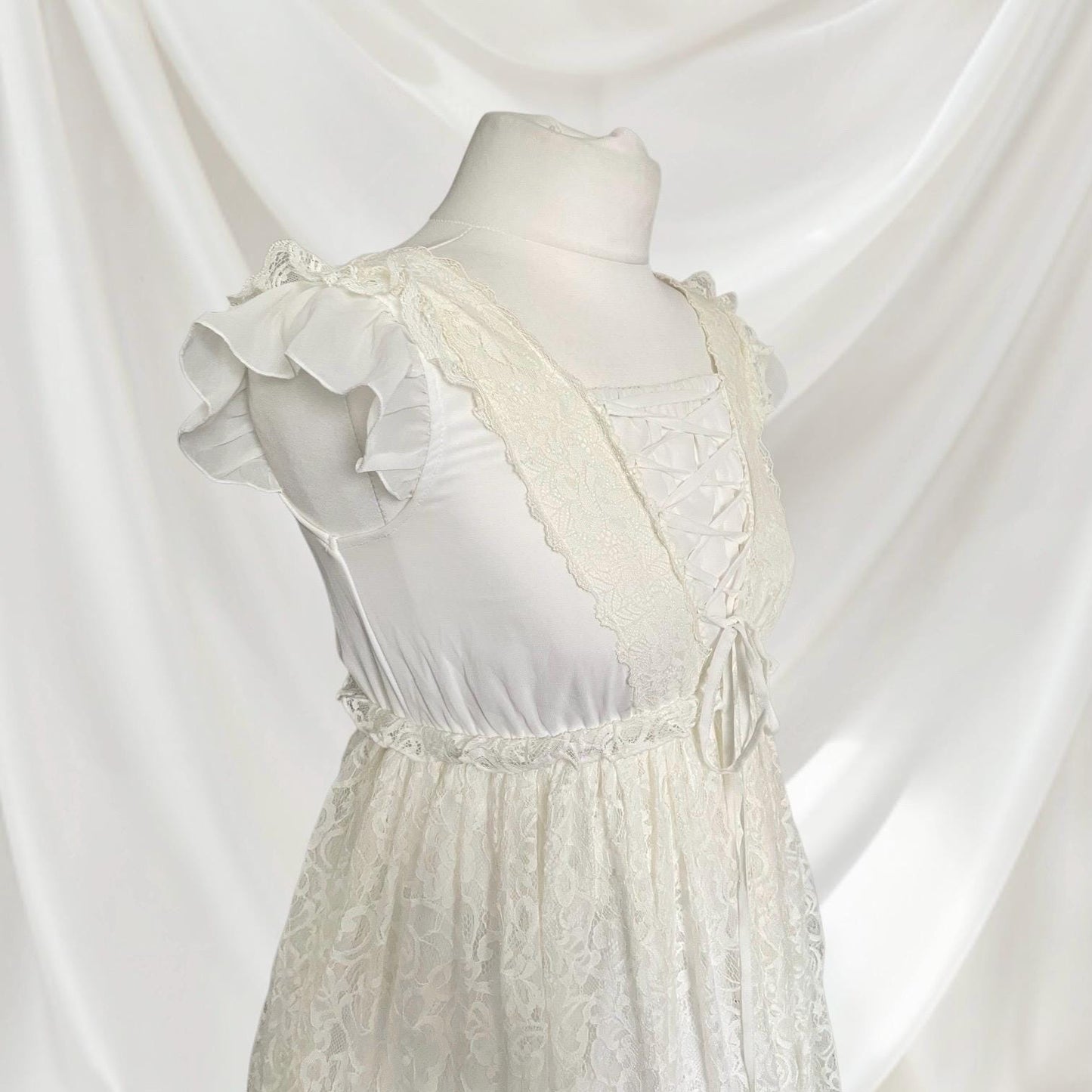 Liz Lisa ivory lace dress - romantic elegance Jfashion gyaru lolita style3