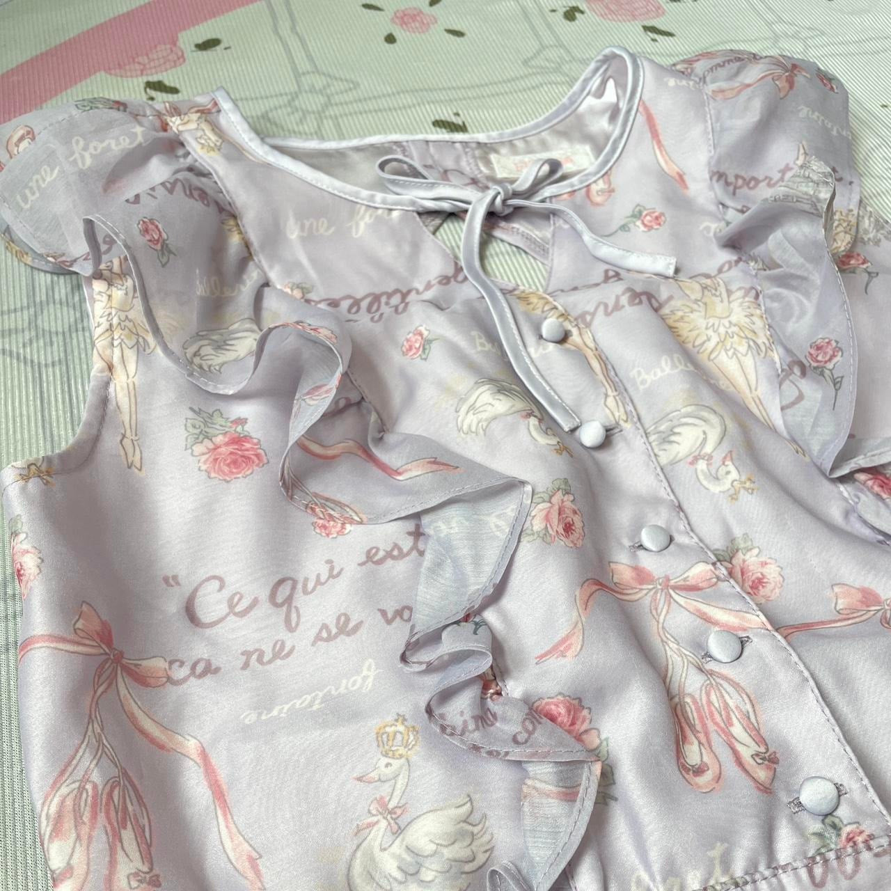 Liz Lisa floral sleeveless blouse with ruffled details - recommend XS2