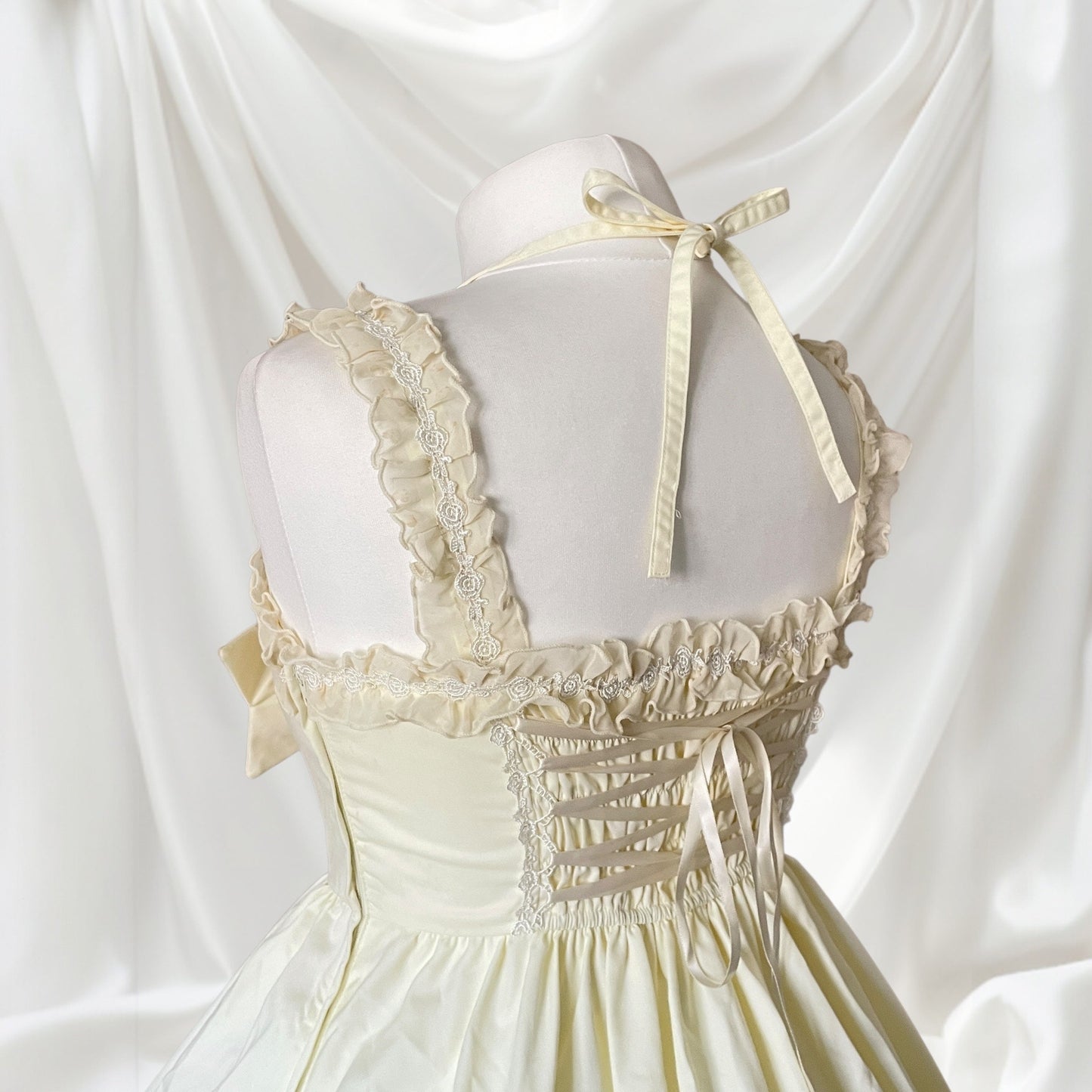 Bodyline sweet lolita cream dress with oversized bow embellishments 5