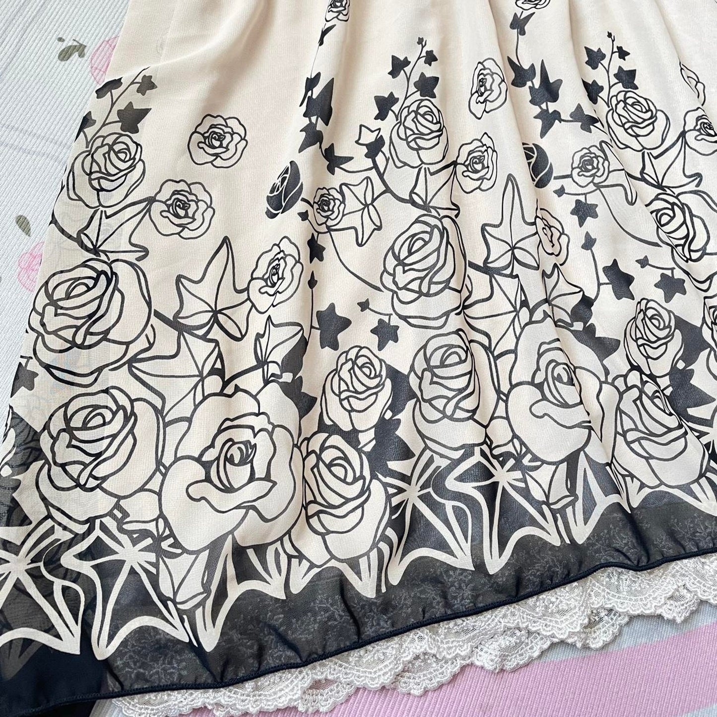 Japanese brand Axes Femme lace-trimmed rose border print dress5