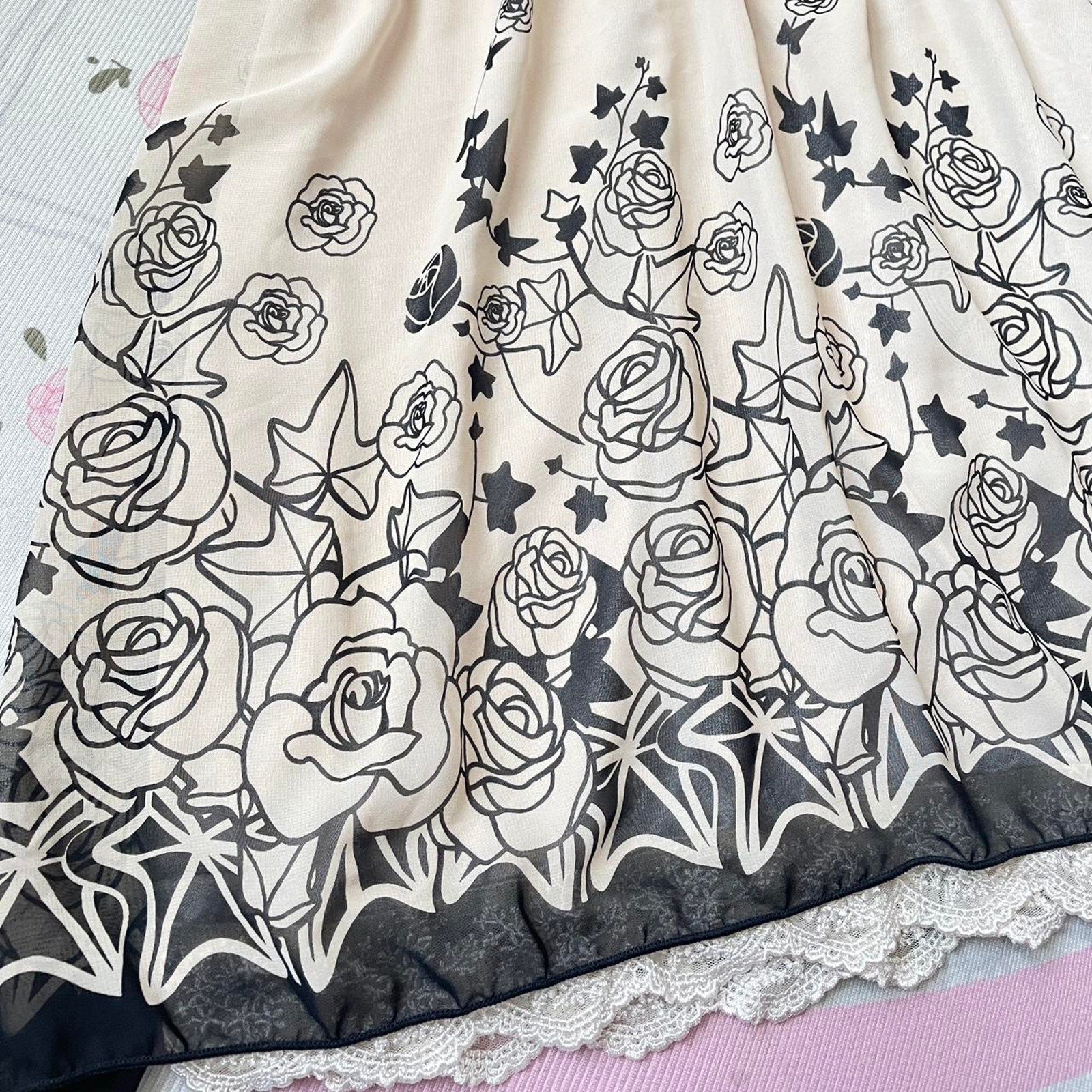 Japanese brand Axes Femme lace-trimmed rose border print dress5