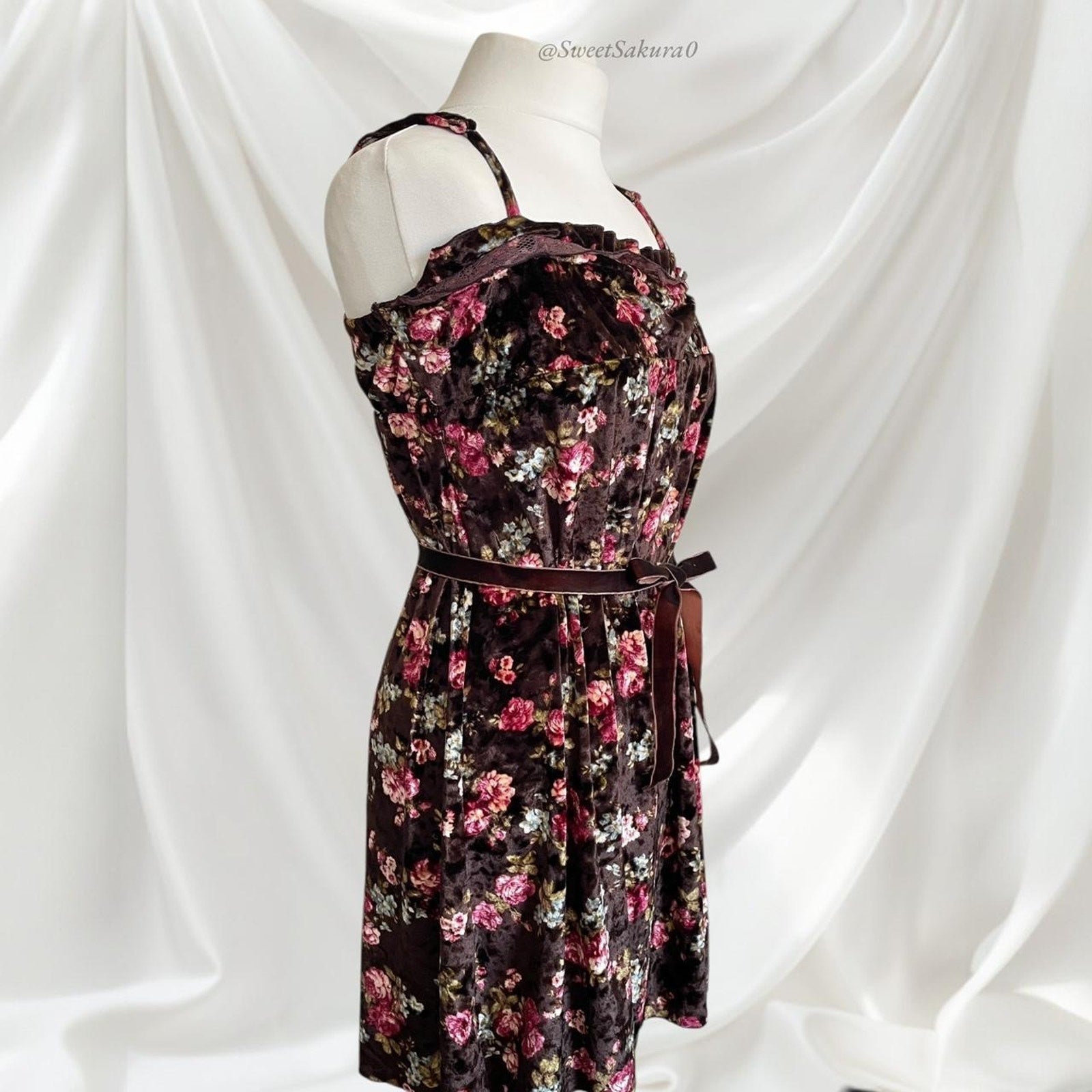 Liz Lisavintage floral velvet dress | late 90s & early 2000s3