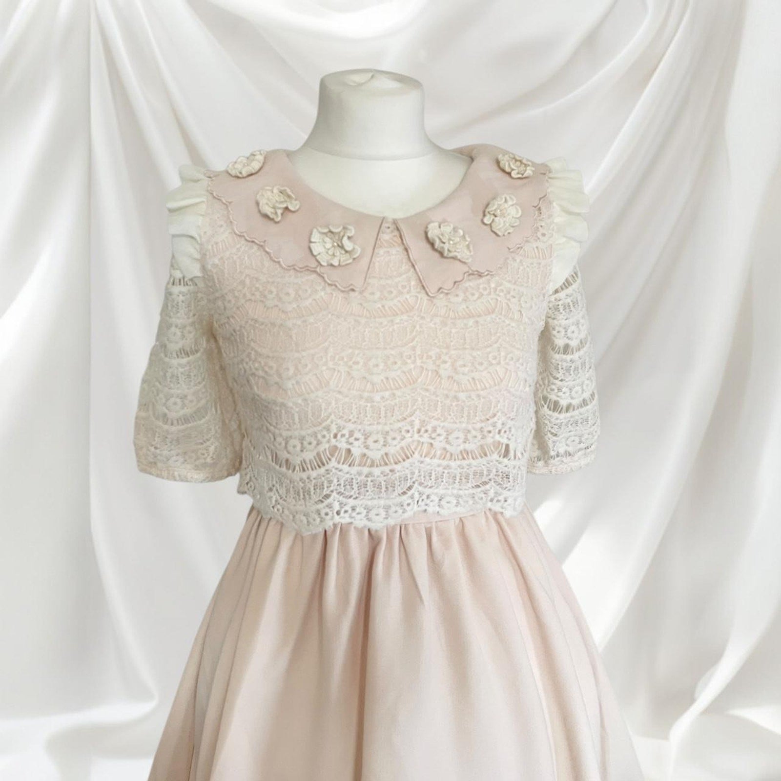 Liz Lisa elegant dress with intricate floral appliqué detailing2