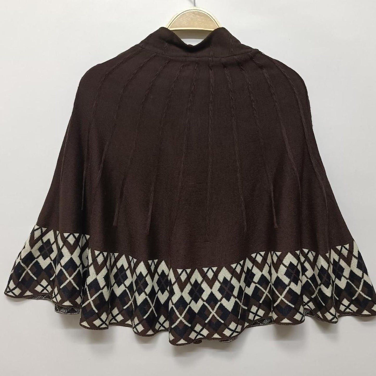 Brown vintage knit cape with geometric pattern 3