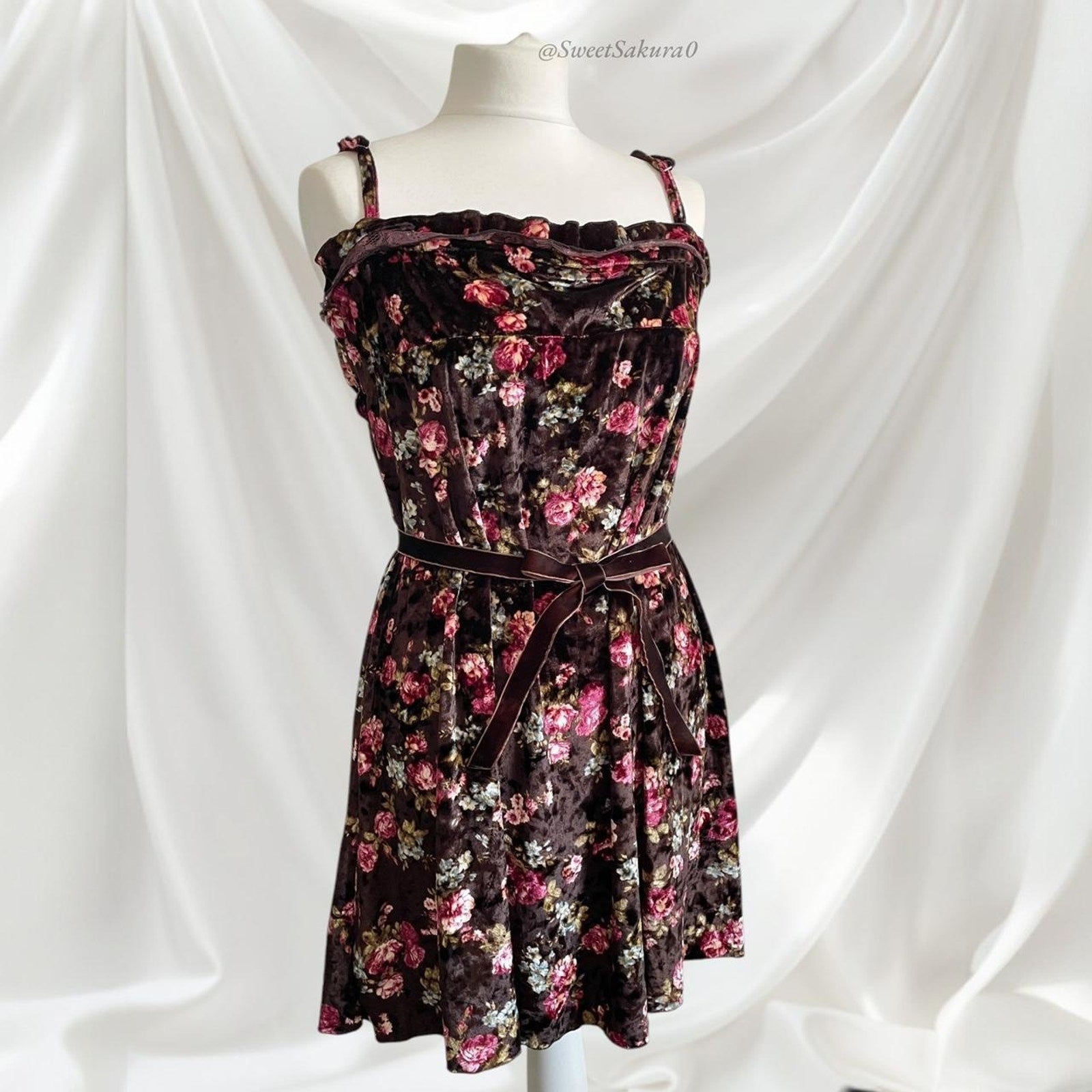 Liz Lisavintage floral velvet dress | late 90s & early 2000s0