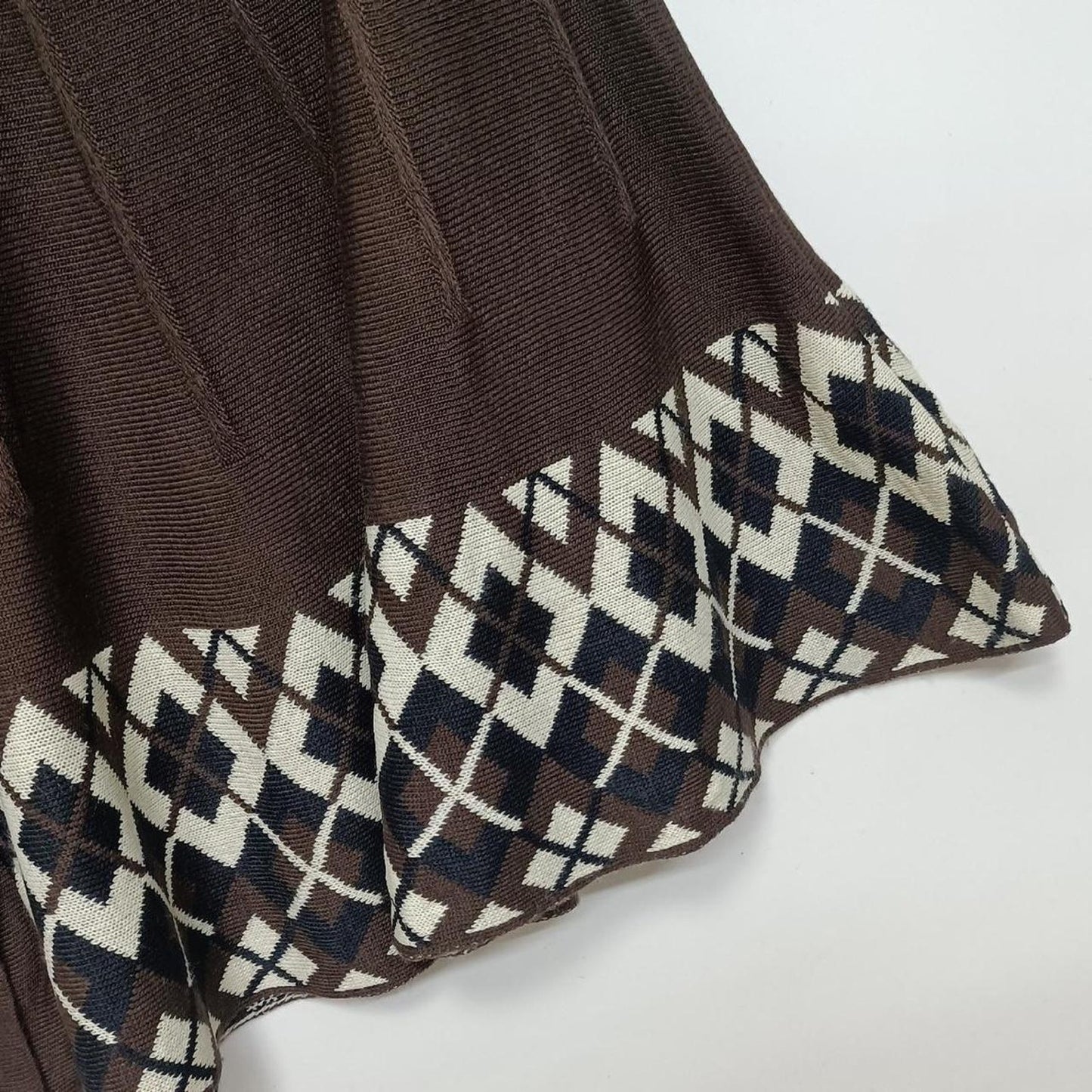 Brown vintage knit cape with geometric pattern 2