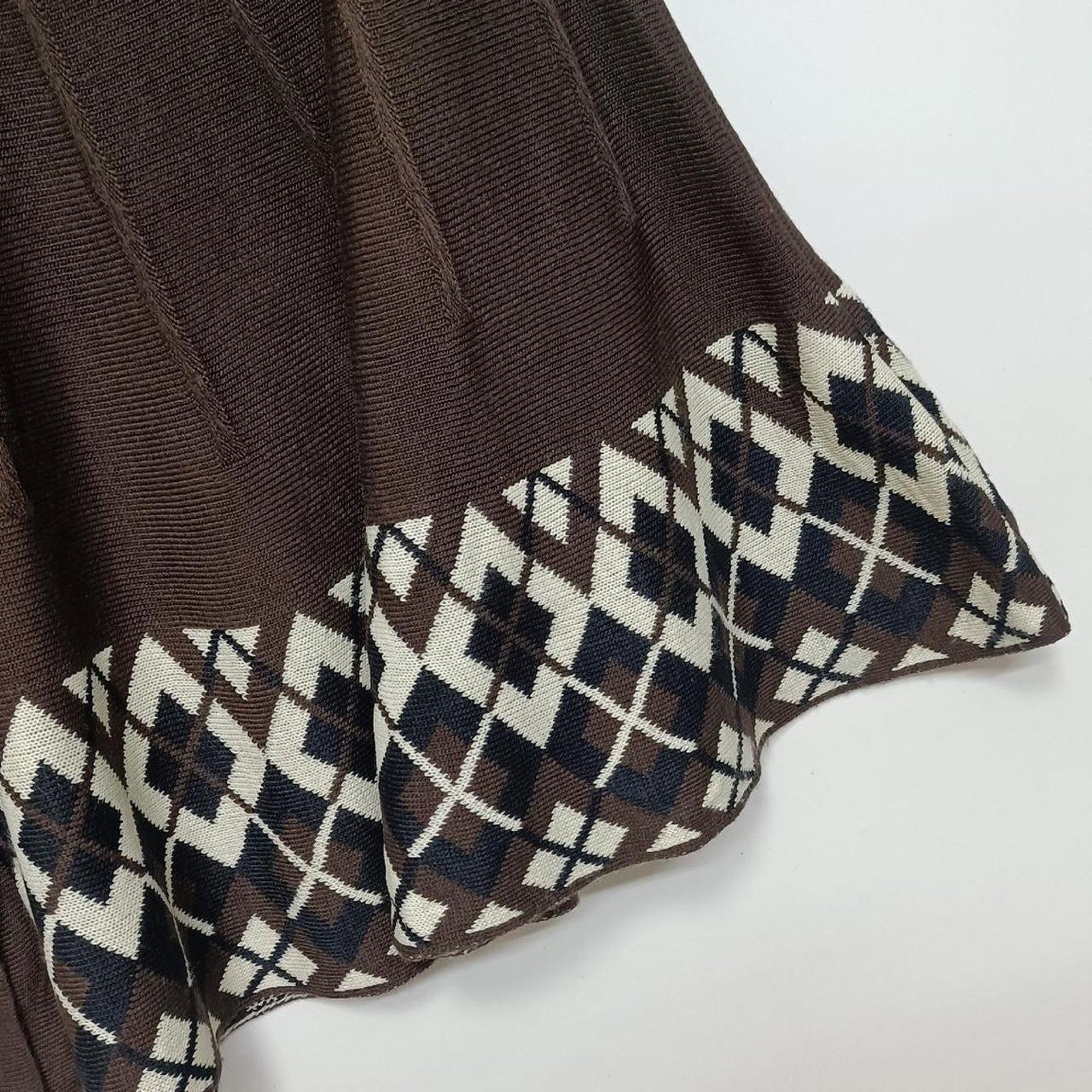 Brown vintage knit cape with geometric pattern 2