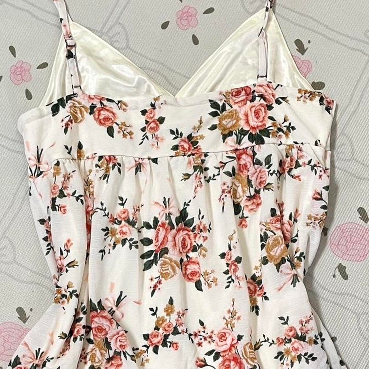 Vintage Japanese floral lace dress with a romantic rose floral print6
