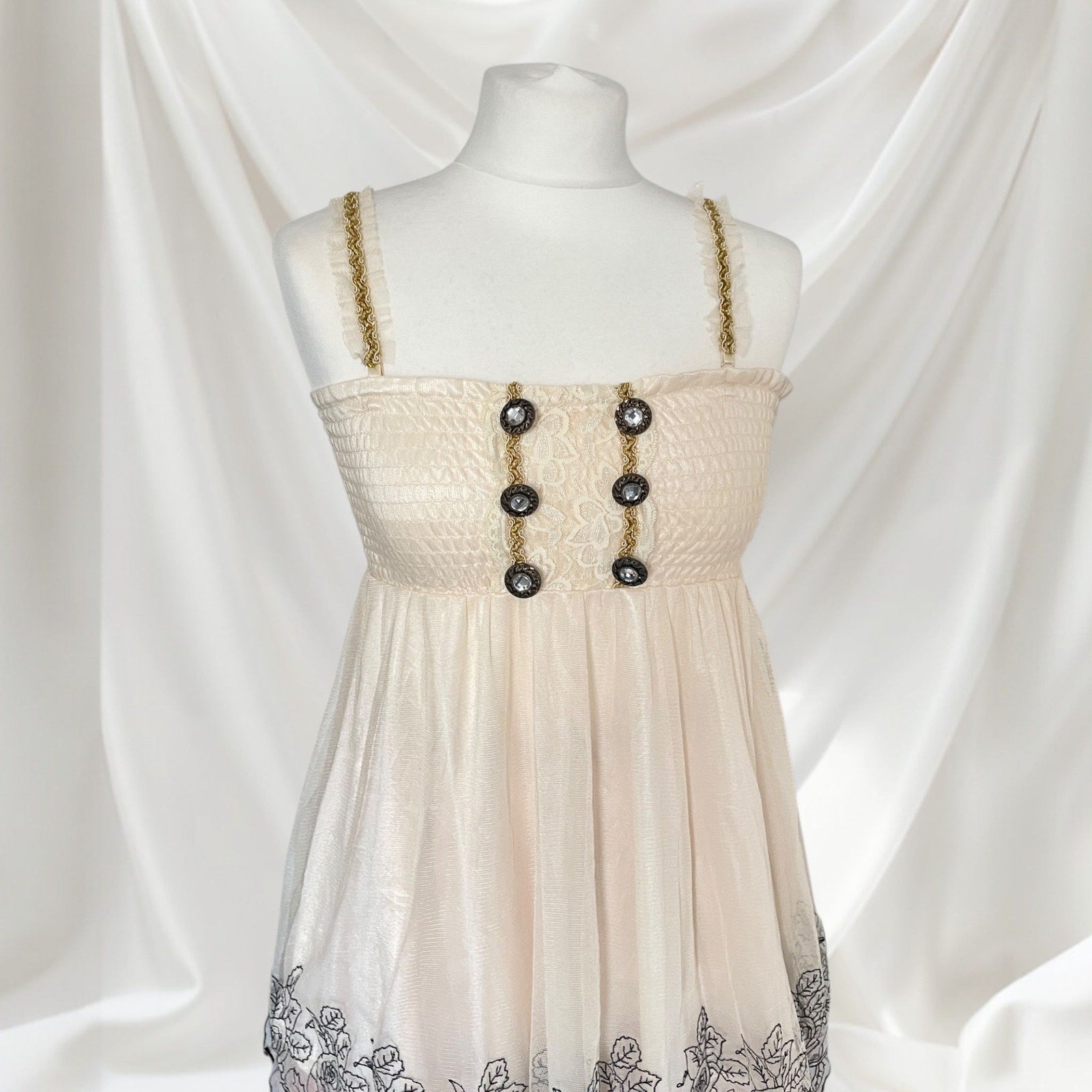 Japanese brand Axes Femme lace-trimmed embellished camisole top1