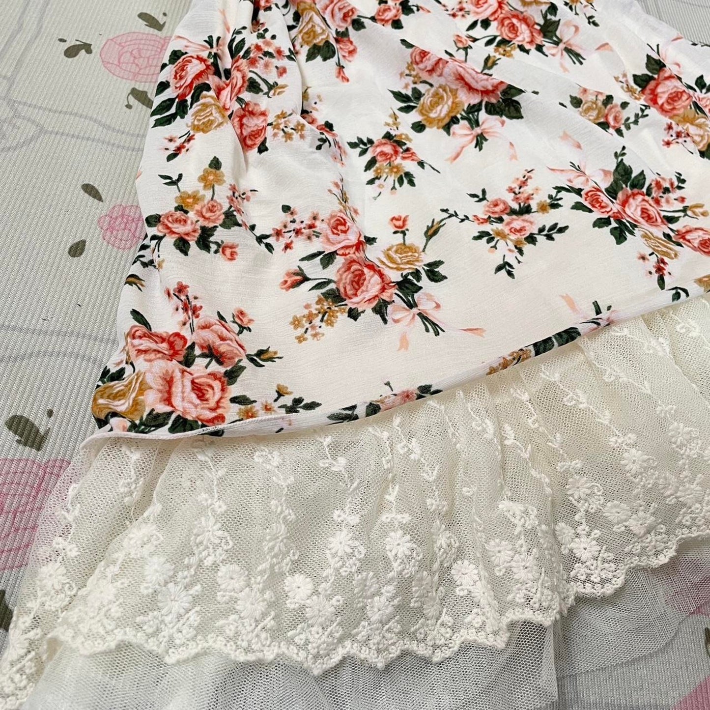 Vintage Japanese floral lace dress with a romantic rose floral print5