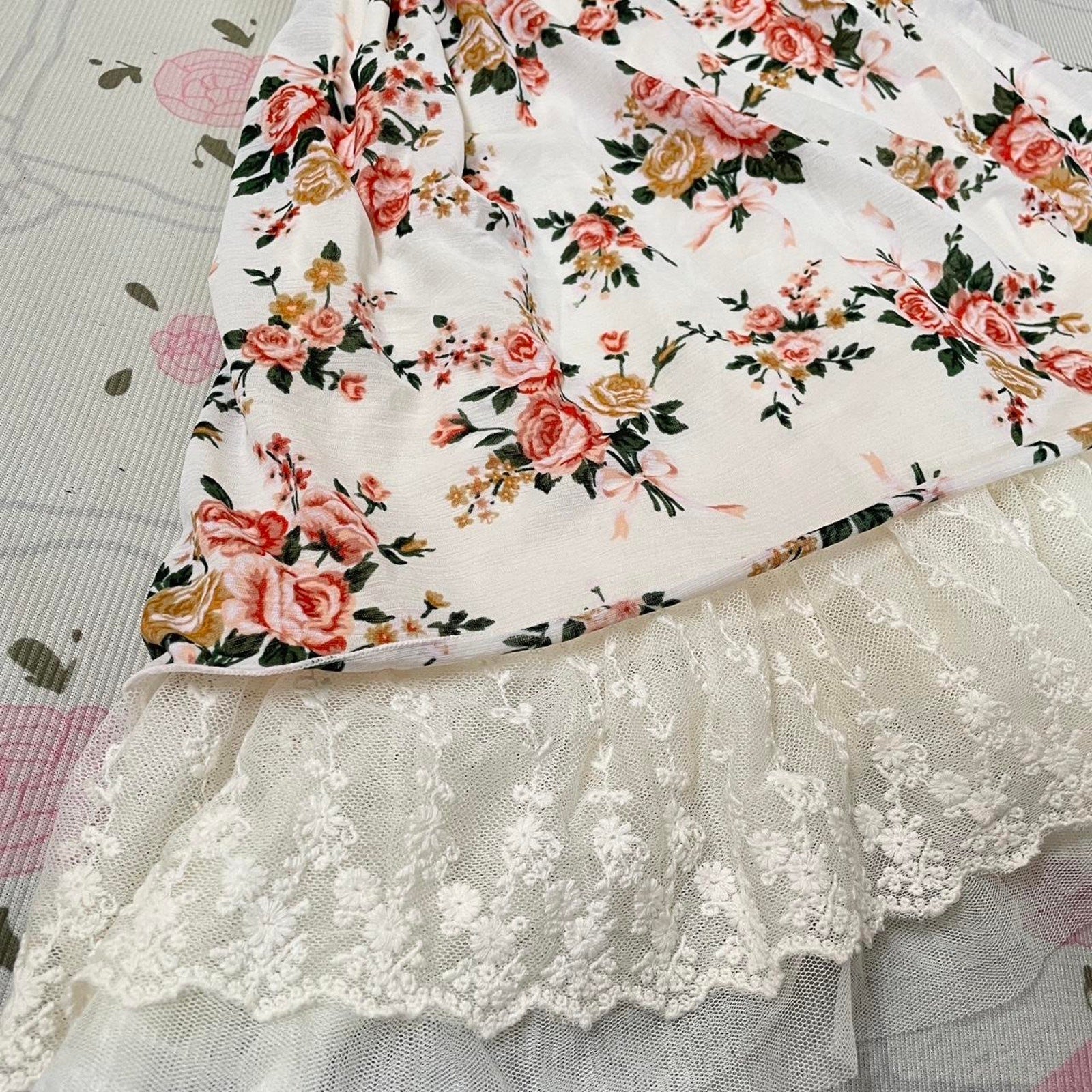 Vintage Japanese floral lace dress with a romantic rose floral print5
